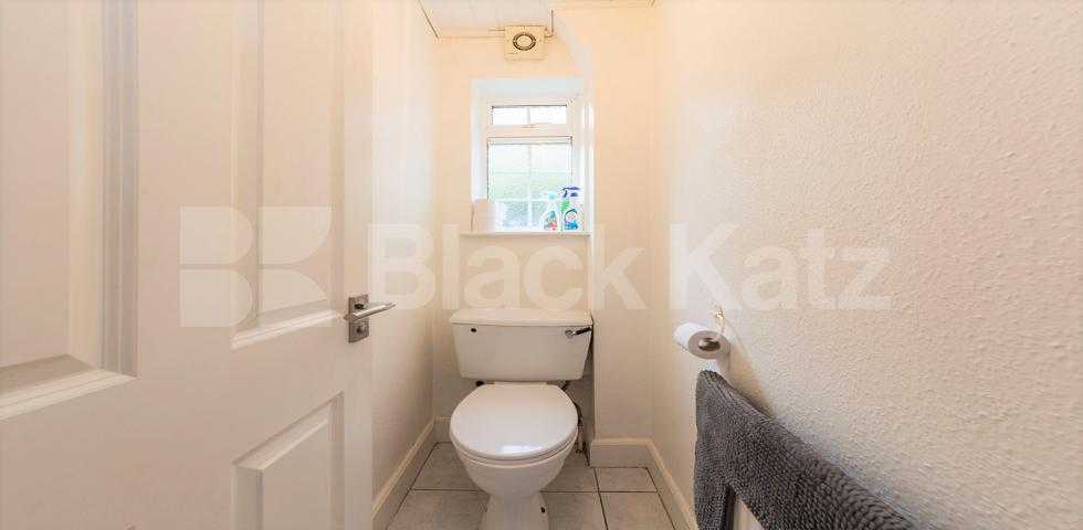 2 Bedroom Flat to rent in Stanley Gardens, WILLESDEN GREEN NW2 32988